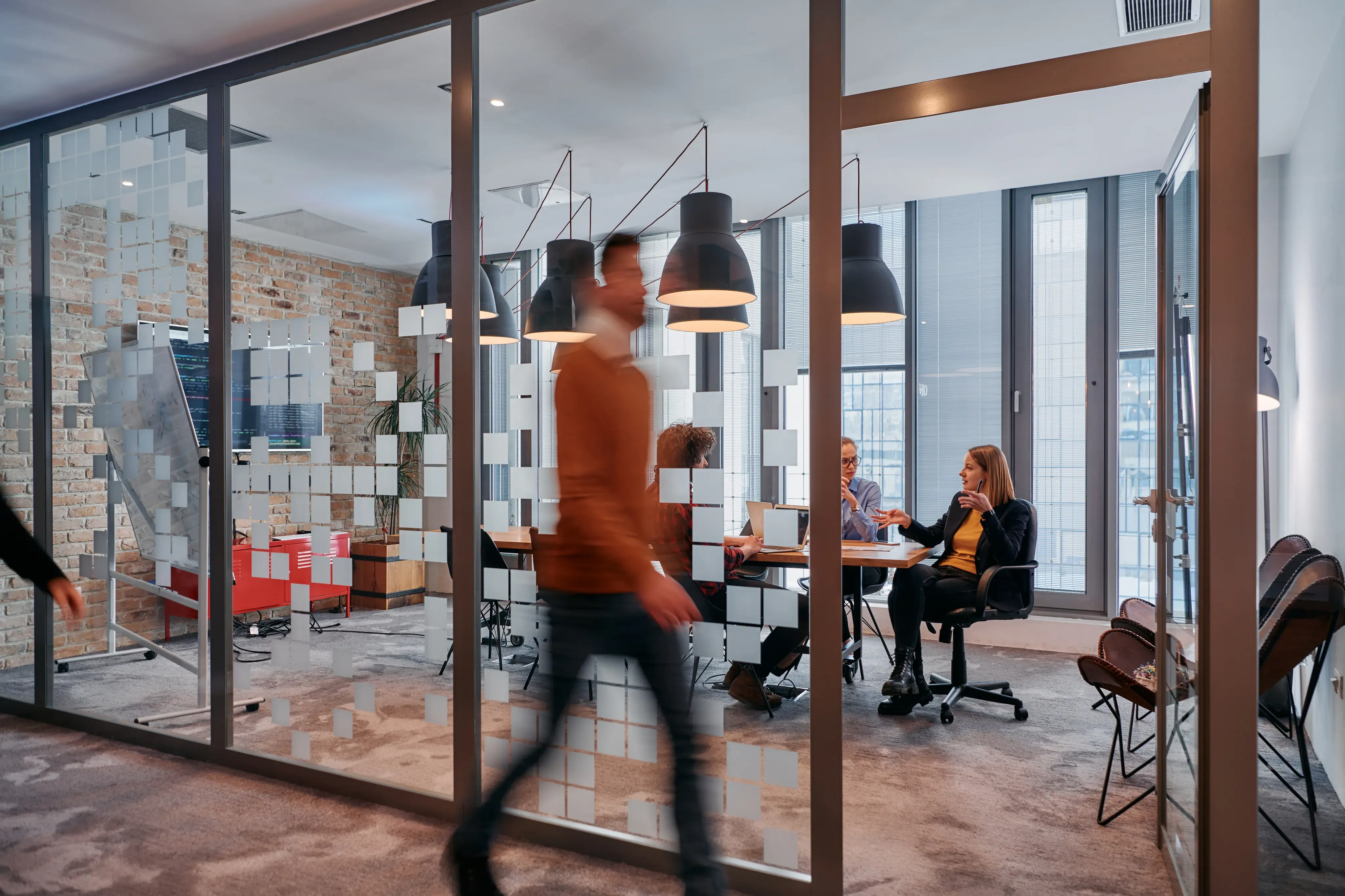 Emprendedores trabajando